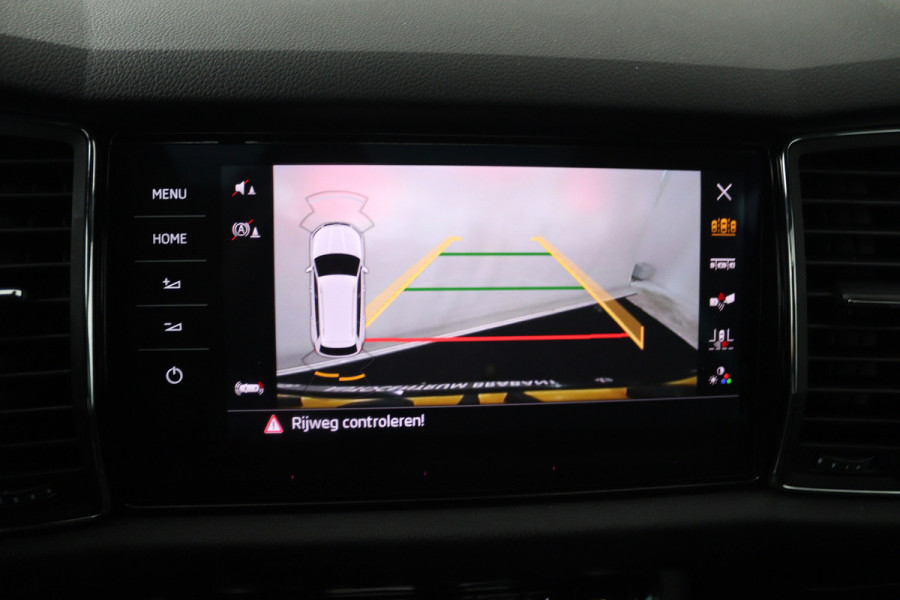Škoda Kodiaq 1.5 TSI Sportline Business 7p. (DIGITALE COCKPIT, PANORAMADAK, TREKHAAK, STOELVERWARMING, CAMERA)