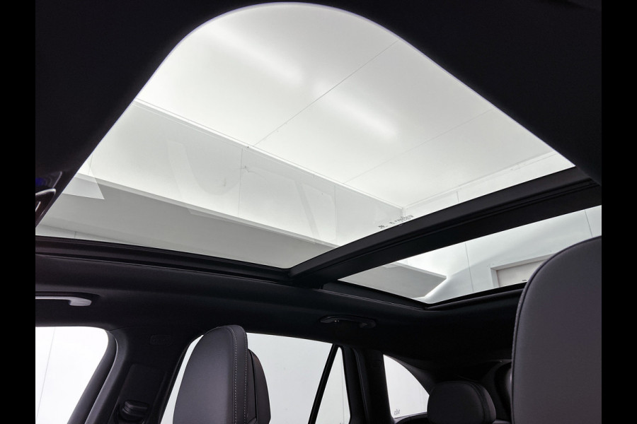 Mercedes-Benz GLC 300e 4MATIC Business Solution Luxury | Comfortpakket Plus | Parkeerpakket | Trekhaak | Panoramaschuifdak | DISTRONIC | Sierdelen hout aluminiumlines | URBAN GUARD Plus | Dakhemel stof zwart |