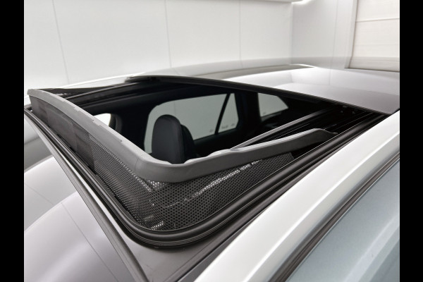 Mercedes-Benz GLC 300e 4MATIC Business Solution Luxury | Comfortpakket Plus | Parkeerpakket | Trekhaak | Panoramaschuifdak | DISTRONIC | Sierdelen hout aluminiumlines | URBAN GUARD Plus | Dakhemel stof zwart |