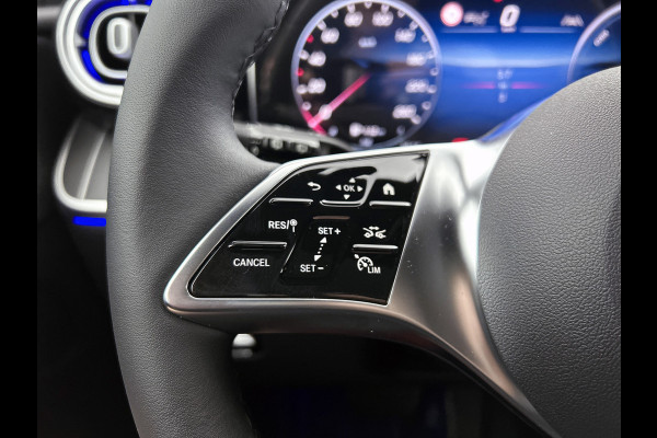 Mercedes-Benz GLC 300e 4MATIC Business Solution Luxury | Comfortpakket Plus | Parkeerpakket | Trekhaak | Panoramaschuifdak | DISTRONIC | Sierdelen hout aluminiumlines | URBAN GUARD Plus | Dakhemel stof zwart |