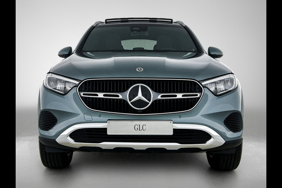 Mercedes-Benz GLC 300e 4MATIC Business Solution Luxury | Comfortpakket Plus | Parkeerpakket | Trekhaak | Panoramaschuifdak | DISTRONIC | Sierdelen hout aluminiumlines | URBAN GUARD Plus | Dakhemel stof zwart |