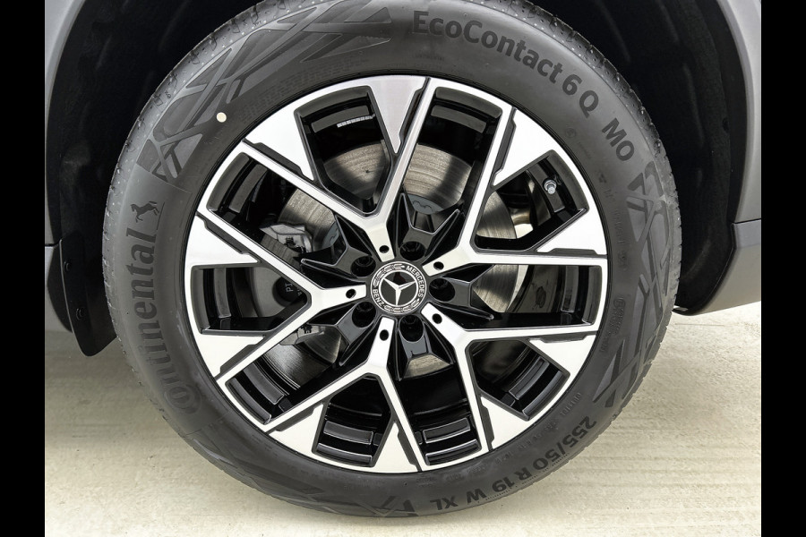 Mercedes-Benz GLC 300e 4MATIC Business Solution Luxury | Comfortpakket Plus | Parkeerpakket | Trekhaak | Panoramaschuifdak | DISTRONIC | Sierdelen hout aluminiumlines | URBAN GUARD Plus | Dakhemel stof zwart |