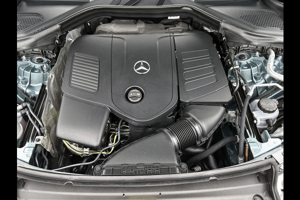 Mercedes-Benz GLC 300e 4MATIC Business Solution Luxury | Comfortpakket Plus | Parkeerpakket | Trekhaak | Panoramaschuifdak | DISTRONIC | Sierdelen hout aluminiumlines | URBAN GUARD Plus | Dakhemel stof zwart |