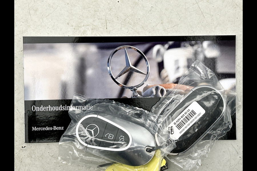 Mercedes-Benz GLC 300e 4MATIC Business Solution Luxury | Comfortpakket Plus | Parkeerpakket | Trekhaak | Panoramaschuifdak | DISTRONIC | Sierdelen hout aluminiumlines | URBAN GUARD Plus | Dakhemel stof zwart |
