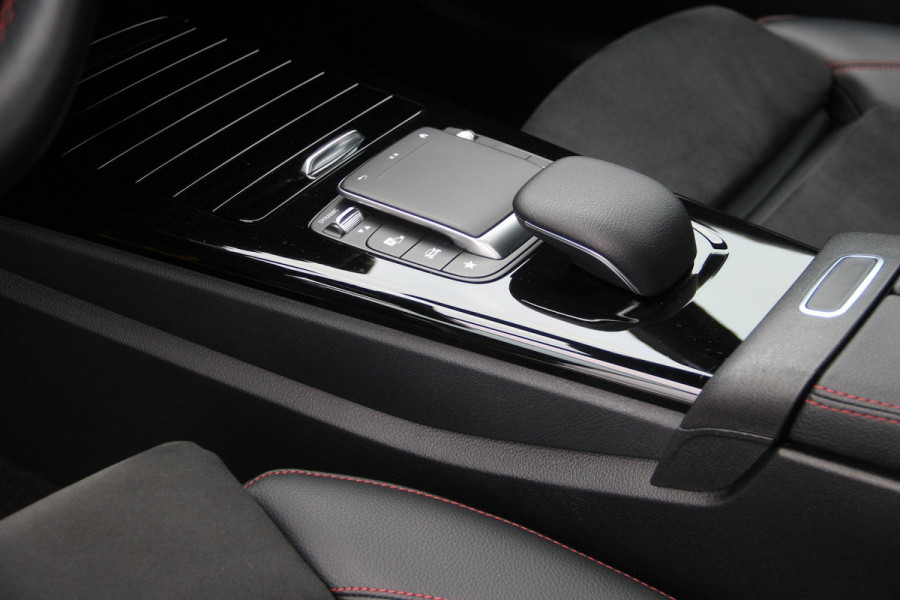 Mercedes-Benz A-Klasse 180 Business | NL Auto | AMG | Pano-Dak | Camera | ECC | Cruise | Leder | PDC | Navi | Keyless-Go | DAB