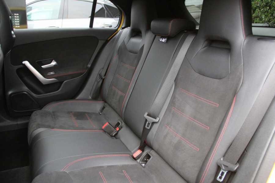 Mercedes-Benz A-Klasse 180 Business | NL Auto | AMG | Pano-Dak | Camera | ECC | Cruise | Leder | PDC | Navi | Keyless-Go | DAB