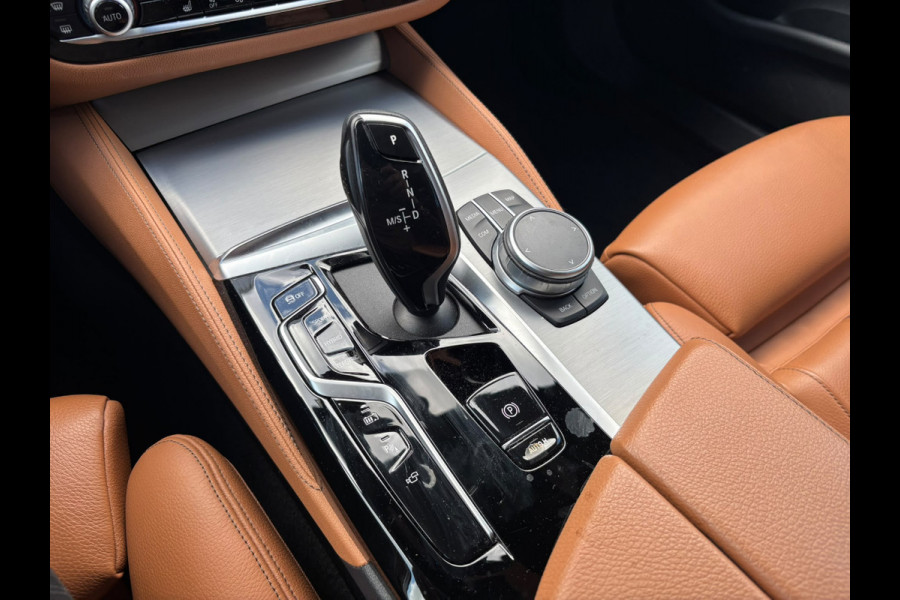 BMW 5 Serie Touring 530e xDrive Business Edition Plus M Sport | Panoramadak | Stoelverwarming | Stuurverwarming | M Sport Remmen | Keyless | Elektrische Stoelen | Ambiance Verlichting | Laser LED | Adaptive Cruise Control | Driving Assistant Professiona