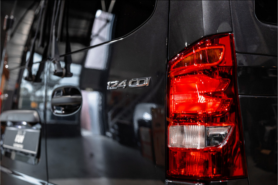 Mercedes-Benz Vito 124 CDI 237 PK DC Lang | Airmatic | Distronic | LED | Trekhaak | Lederen bekleding | L+R Schuifdeur | Dubbel cabine | Dodehoek | Camera | Navigatie | DAB | Dealer onderhouden | 24 maanden garantie