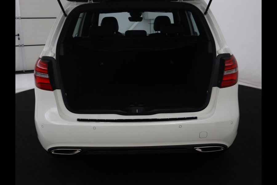 Mercedes-Benz B-klasse 200 Prestige | Panoramadak | Half leder | Stoelverwarming | Cruise control | Navigatie | Bluetooth | Climate control | Park assist | Full LED | 17" velgen