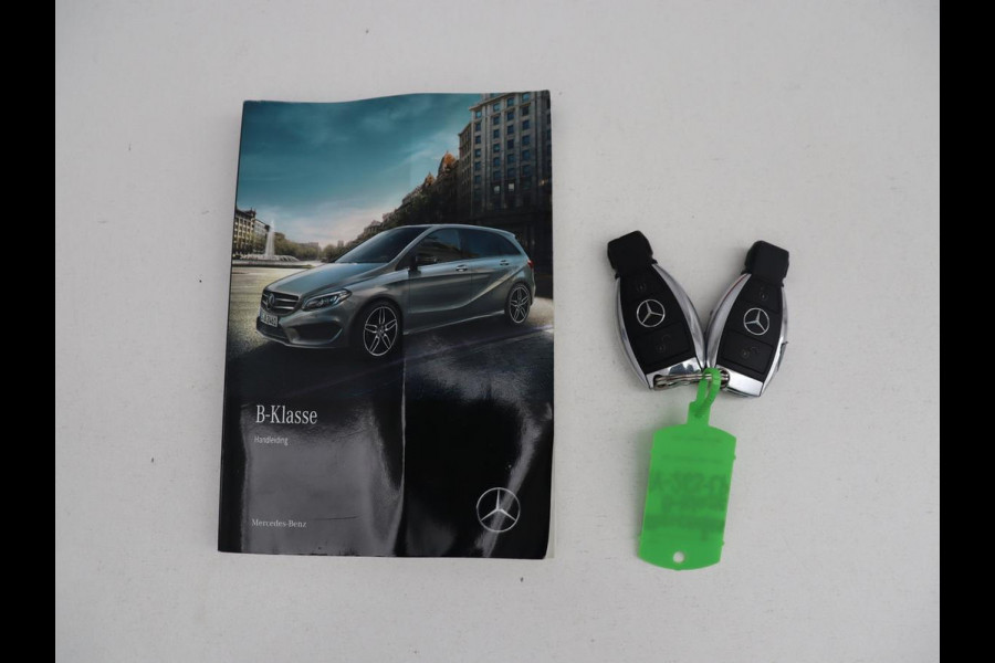 Mercedes-Benz B-klasse 200 Prestige | Panoramadak | Half leder | Stoelverwarming | Cruise control | Navigatie | Bluetooth | Climate control | Park assist | Full LED | 17" velgen