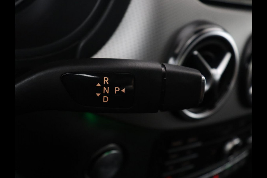 Mercedes-Benz B-klasse 200 Prestige | Panoramadak | Half leder | Stoelverwarming | Cruise control | Navigatie | Bluetooth | Climate control | Park assist | Full LED | 17" velgen