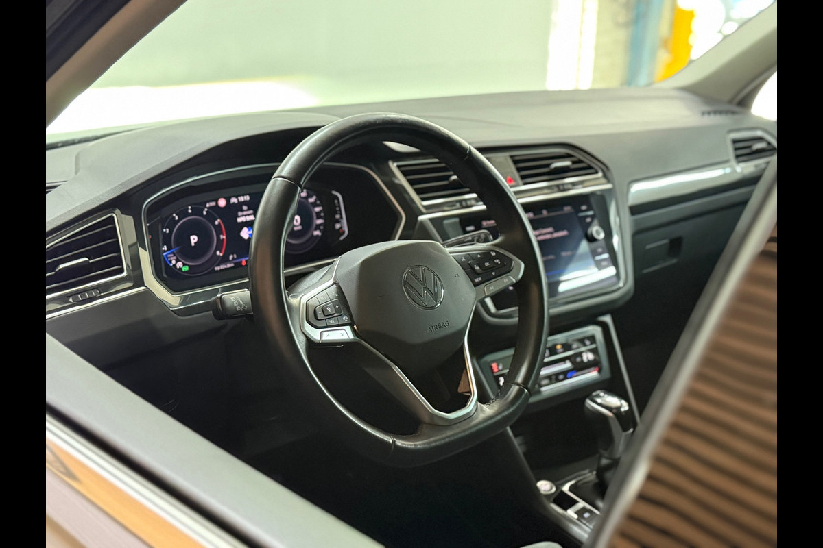 Volkswagen Tiguan 1.5 TSI Elegance | Moonstone Grey | IQ.Light Matrix LED | Massage | Camera | Trekhaak | Park Assist |ACC Stop&Go