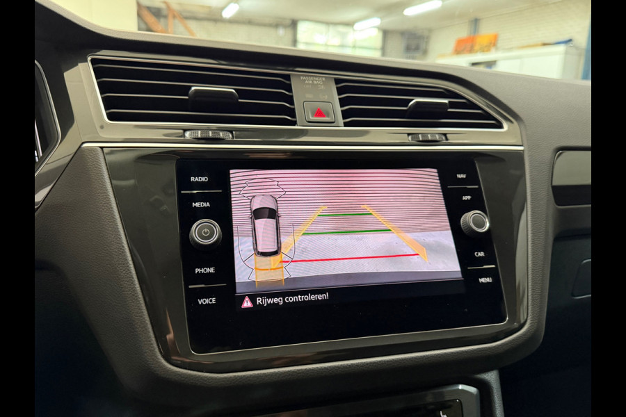Volkswagen Tiguan 1.5 TSI Elegance | Moonstone Grey | IQ.Light Matrix LED | Massage | Camera | Trekhaak | Park Assist |ACC Stop&Go