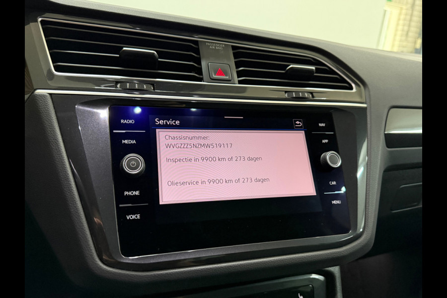 Volkswagen Tiguan 1.5 TSI Elegance | Moonstone Grey | IQ.Light Matrix LED | Massage | Camera | Trekhaak | Park Assist |ACC Stop&Go