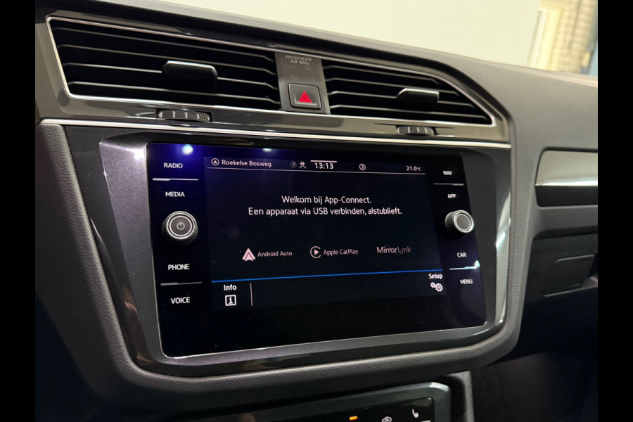 Volkswagen Tiguan 1.5 TSI Elegance | Moonstone Grey | IQ.Light Matrix LED | Massage | Camera | Trekhaak | Park Assist |ACC Stop&Go