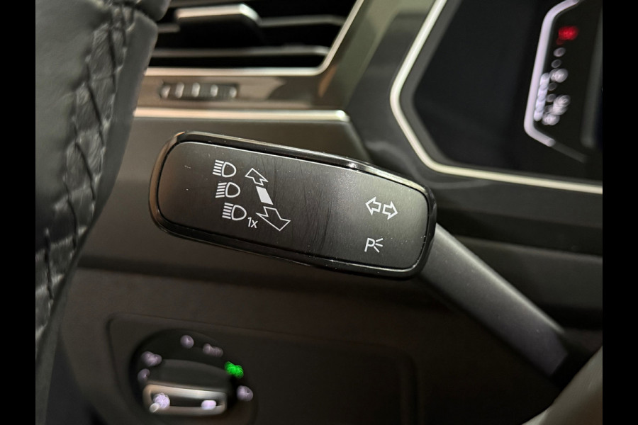 Volkswagen Tiguan 1.5 TSI Elegance | Moonstone Grey | IQ.Light Matrix LED | Massage | Camera | Trekhaak | Park Assist |ACC Stop&Go
