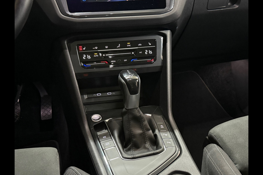 Volkswagen Tiguan 1.5 TSI Elegance | Moonstone Grey | IQ.Light Matrix LED | Massage | Camera | Trekhaak | Park Assist |ACC Stop&Go