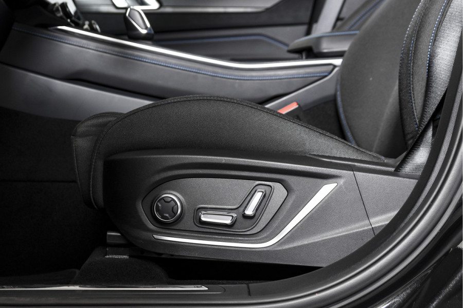 Lynk & Co 01 1.5 PHEV 261PK MY22 | Black Pakket | 360 Camera  | 7.4 kWh Boordlader | S/K-panodak | Adapt. Cruise | Memory | Elek. klep | LM 20" |
