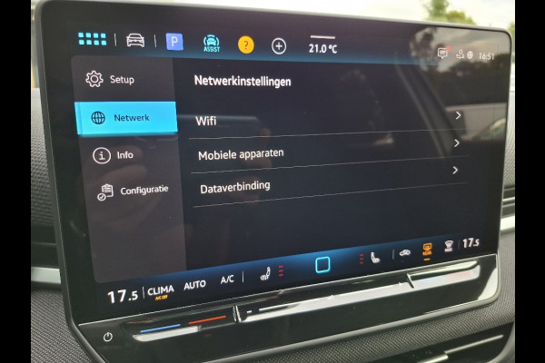 Volkswagen T-Roc 1.5 eTsi Style AUTOMAAT * 29-12-2030 Garantie *11.000KM! * Parkeercamera *Navigatiesysteem *