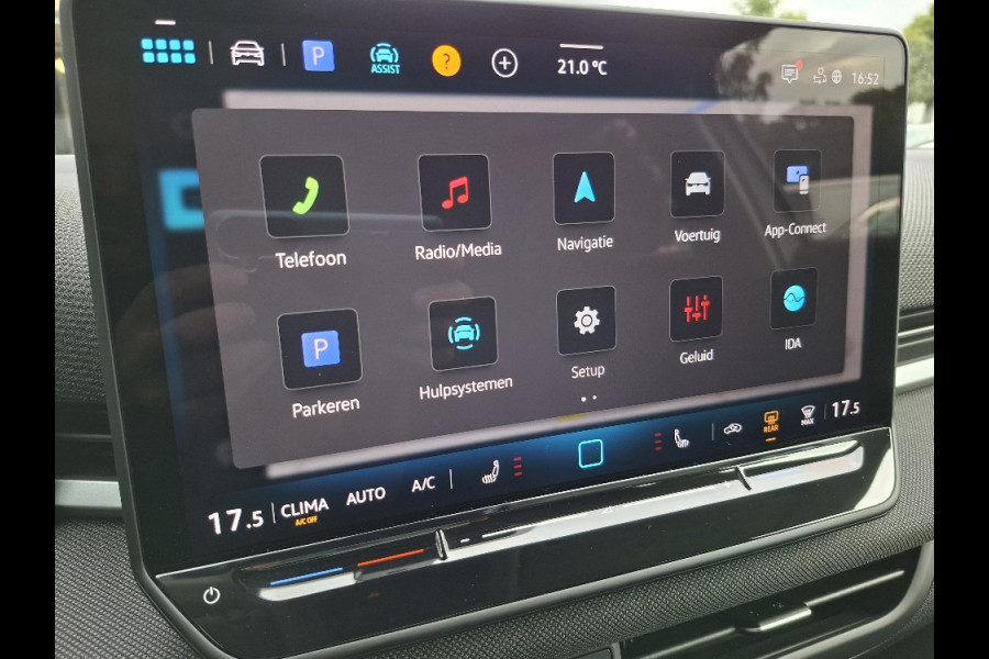Volkswagen T-Roc 1.5 eTsi Style AUTOMAAT * 29-12-2030 Garantie *11.000KM! * Parkeercamera *Navigatiesysteem *