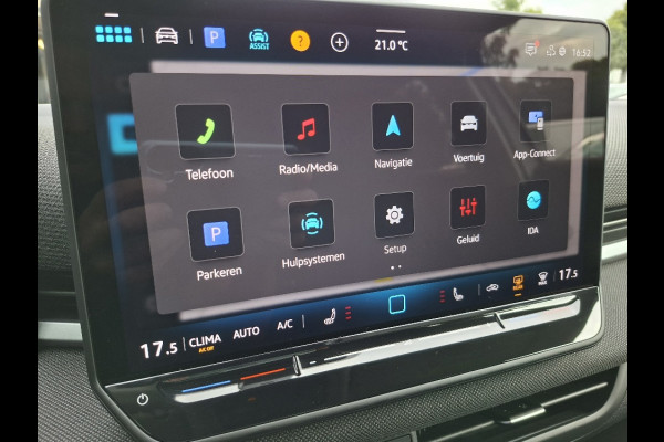 Volkswagen T-Roc 1.5 eTsi Style AUTOMAAT * 29-12-2030 Garantie *11.000KM! * Parkeercamera *Navigatiesysteem *