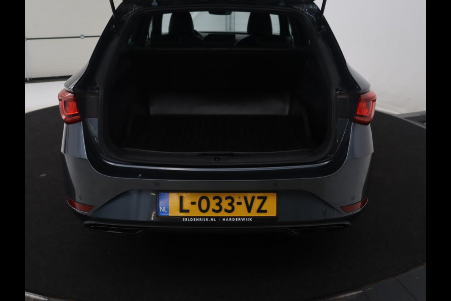 Seat Leon Sportstourer 1.5 TSI FR | Half leder | Cruise control | Climate control | Sfeerverlichting | Park assist | Carplay | Full LED | Virtueel dashboard | 18" velgen