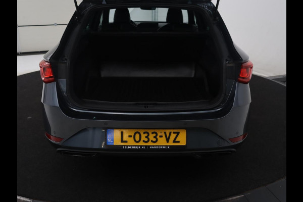 Seat Leon Sportstourer 1.5 TSI FR | Half leder | Cruise control | Climate control | Sfeerverlichting | Park assist | Carplay | Full LED | Virtueel dashboard | 18" velgen
