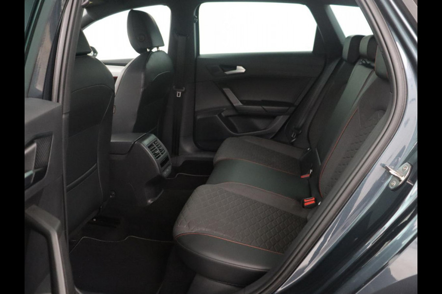 Seat Leon Sportstourer 1.5 TSI FR | Half leder | Cruise control | Climate control | Sfeerverlichting | Park assist | Carplay | Full LED | Virtueel dashboard | 18" velgen