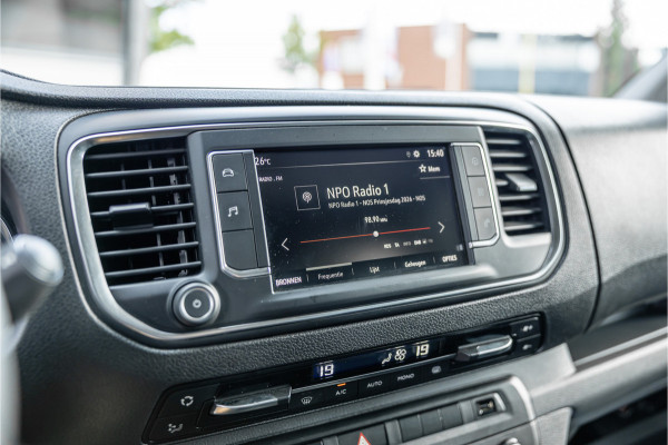 Opel Vivaro 2.0 CDTI L2H1 | L+R Schuifdeur | Automaat | CarPlay | Camera | Stoelverwarming | Trekhaak | F1 Flippers | Cruise control | Bedrijfswageninrichting | 3-Zitter | Nieuwe APK