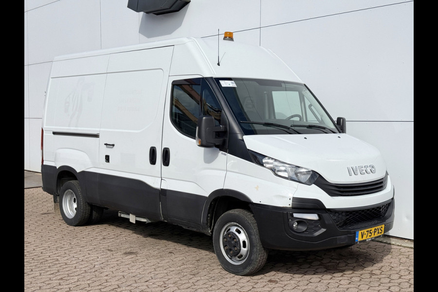 Iveco Daily 35C14 2.3 L2H2 Dubbellucht Airco Cruise control Camera Trekhaak 3,5t Inbouw lucht geveerde stoel