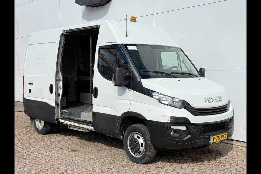 Iveco Daily 35C14 2.3 L2H2 Dubbellucht Airco Cruise control Camera Trekhaak 3,5t Inbouw lucht geveerde stoel
