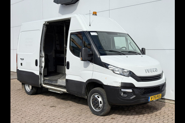 Iveco Daily 35C14 2.3 L2H2 Dubbellucht Airco Cruise control Camera Trekhaak 3,5t Inbouw lucht geveerde stoel