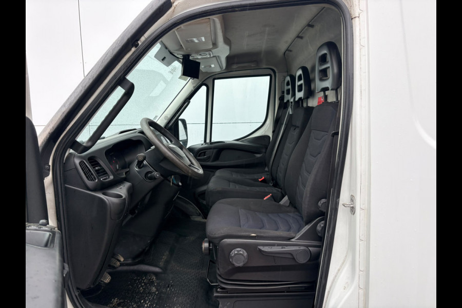 Iveco Daily 35C14 2.3 L2H2 Dubbellucht Airco Cruise control Camera Trekhaak 3,5t Inbouw lucht geveerde stoel