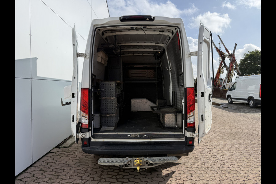 Iveco Daily 35C14 2.3 L2H2 Dubbellucht Airco Cruise control Camera Trekhaak 3,5t Inbouw lucht geveerde stoel