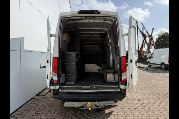 Iveco Daily 35C14 2.3 L2H2 Dubbellucht Airco Cruise control Camera Trekhaak 3,5t Inbouw lucht geveerde stoel