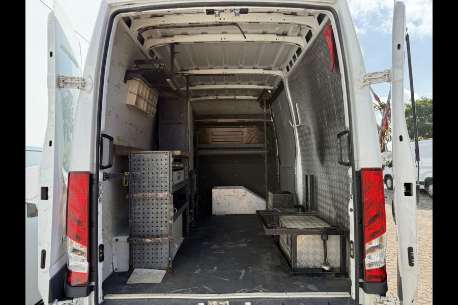 Iveco Daily 35C14 2.3 L2H2 Dubbellucht Airco Cruise control Camera Trekhaak 3,5t Inbouw lucht geveerde stoel