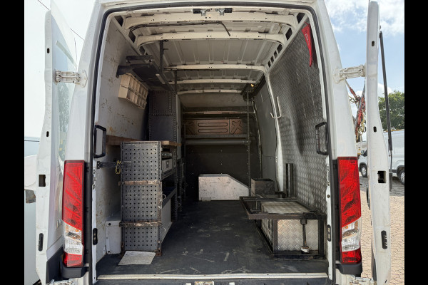 Iveco Daily 35C14 2.3 L2H2 Dubbellucht Airco Cruise control Camera Trekhaak 3,5t Inbouw lucht geveerde stoel