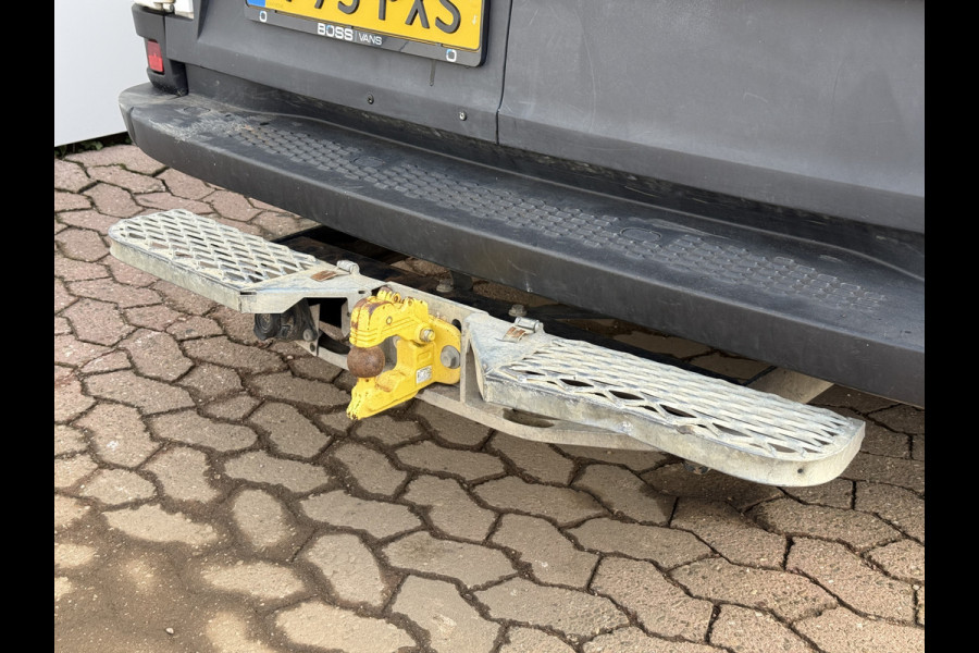 Iveco Daily 35C14 2.3 L2H2 Dubbellucht Airco Cruise control Camera Trekhaak 3,5t Inbouw lucht geveerde stoel