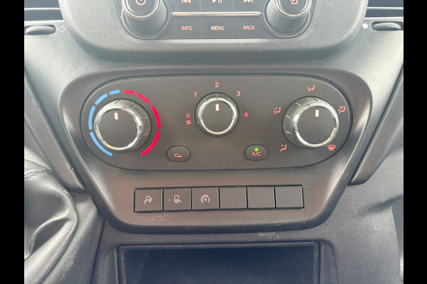 Iveco Daily 35C14 2.3 L2H2 Dubbellucht Airco Cruise control Camera Trekhaak 3,5t Inbouw lucht geveerde stoel