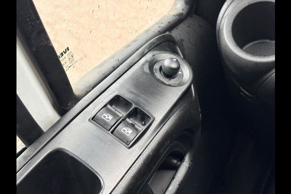 Iveco Daily 35C14 2.3 L2H2 Dubbellucht Airco Cruise control Camera Trekhaak 3,5t Inbouw lucht geveerde stoel