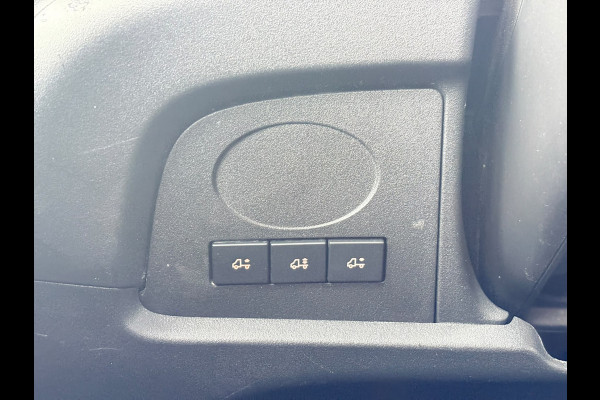 Iveco Daily 35C14 2.3 L2H2 Dubbellucht Airco Cruise control Camera Trekhaak 3,5t Inbouw lucht geveerde stoel