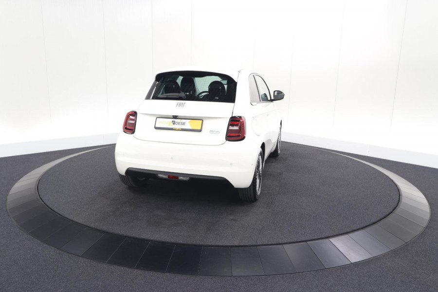 Fiat 500 Icon 42 kWh | 96.4% SoH | Dodehoekdetectie | Camera | Parkeersensoren | Pack Winter
