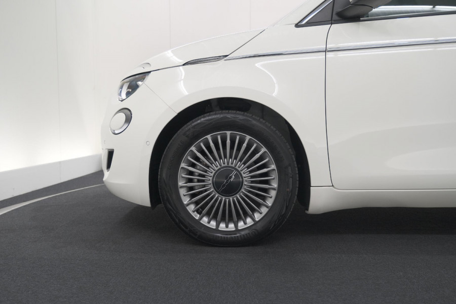 Fiat 500 Icon 42 kWh | 96.4% SoH | Dodehoekdetectie | Camera | Parkeersensoren | Pack Winter