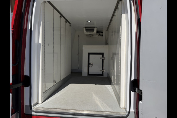 Volkswagen Crafter e-Crafter L3H3 36 kWh / Thermo King koel vries dag en nacht koeling - 22 graden celsius / rijbereik 120 km / airco / cruise / camera / pdc rondom / zero emissie