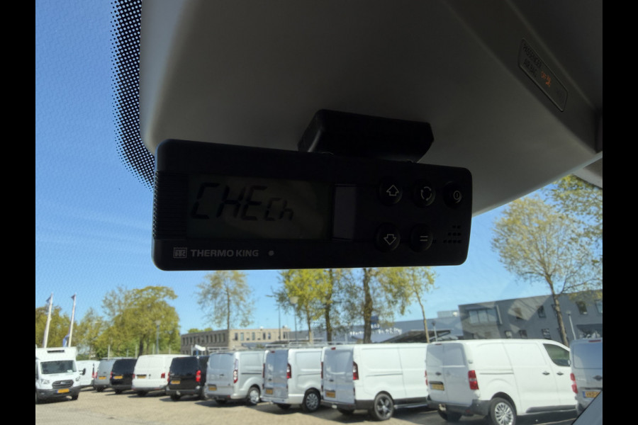Volkswagen Crafter e-Crafter L3H3 36 kWh / Thermo King koel vries dag en nacht koeling - 22 graden celsius / rijbereik 120 km / airco / cruise / camera / pdc rondom / zero emissie