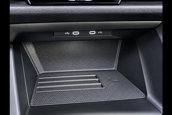 Volkswagen Golf Variant 1.5 eTSI Life DSG Navigatie Apple Carplay Android Auto Parkeerhulp Adaptive Cruise Control Stoel- en stuurverwarming Sfeerverlichting Virtual Cockpit Climate Control