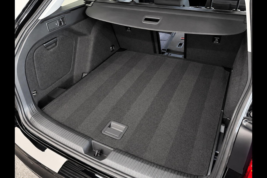 Volkswagen Golf Variant 1.5 eTSI Life DSG Navigatie Apple Carplay Android Auto Parkeerhulp Adaptive Cruise Control Stoel- en stuurverwarming Sfeerverlichting Virtual Cockpit Climate Control