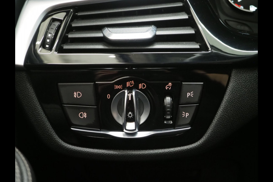 BMW 5 Serie Touring 520i Executive | Leder | Harman/Kardon | Sfeerlicht | Virtual | Stoelverwarming | LED | Carplay