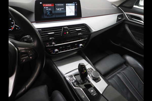 BMW 5 Serie Touring 520i Executive | Leder | Harman/Kardon | Sfeerlicht | Virtual | Stoelverwarming | LED | Carplay