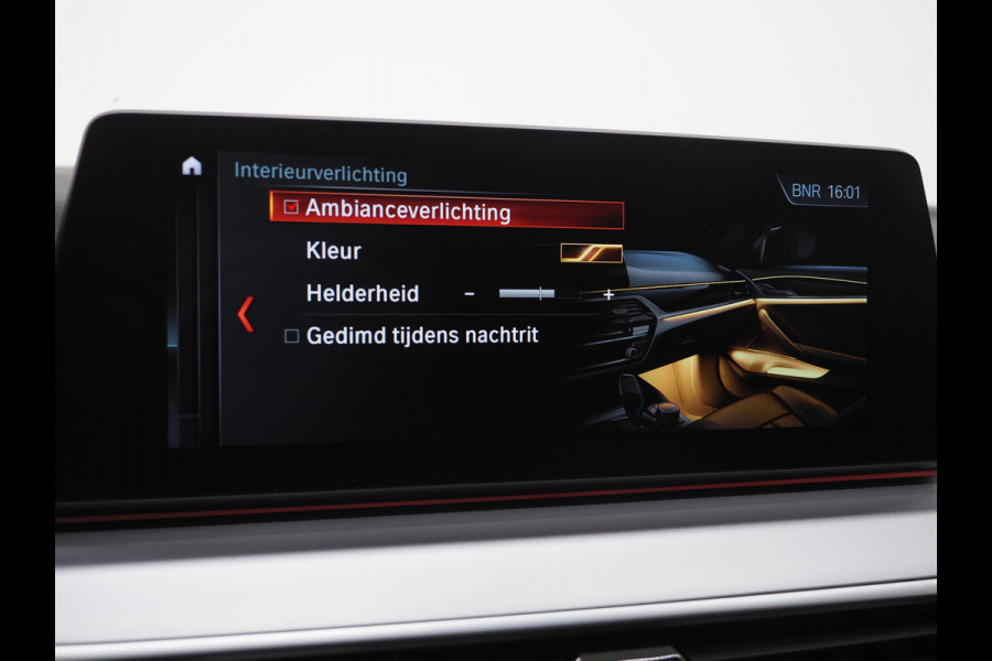 BMW 5 Serie Touring 520i Executive | Leder | Harman/Kardon | Sfeerlicht | Virtual | Stoelverwarming | LED | Carplay
